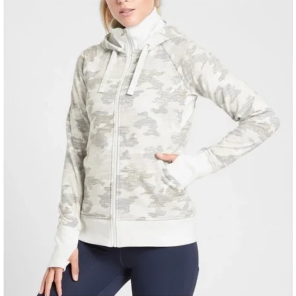 NWOT Athleta Triumph Printed Hoodie Grey Camo XS